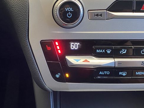 Used 2020 Ford Explorer XLT w/ Equipment Group 202A AWD/4WD image 13
