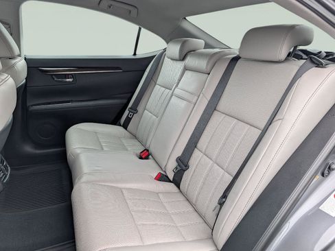 Used 2016 Lexus ES 350 w/ Luxury Package w/Wood Trim FWD image 18