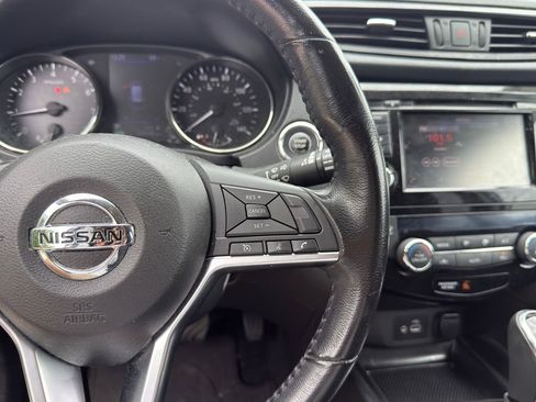 Used 2018 Nissan Rogue SV FWD image 17
