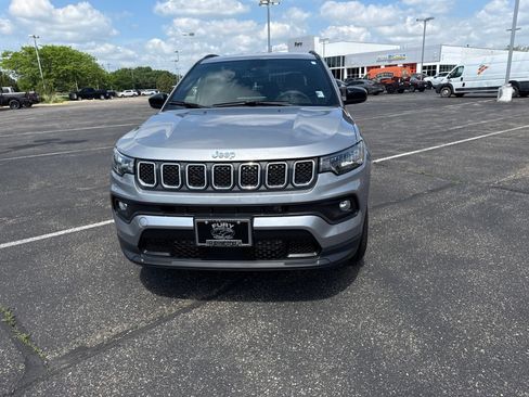Used 2023 Jeep Compass Latitude AWD/4WD image 9