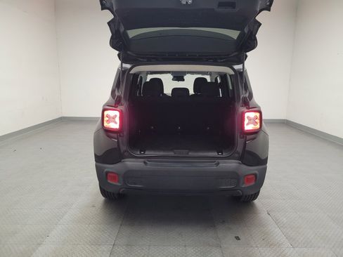 Used 2019 Jeep Renegade Latitude image 29
