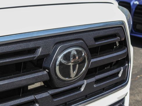 Used 2019 Toyota Tacoma SR5 image 9