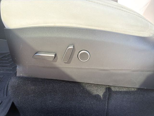Used 2023 Tesla Model Y Long Range AWD/4WD image 10