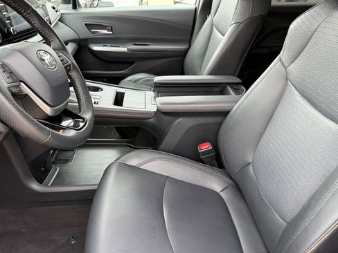 Used 2022 Toyota Sienna XLE Woodland Edition AWD/4WD image 10