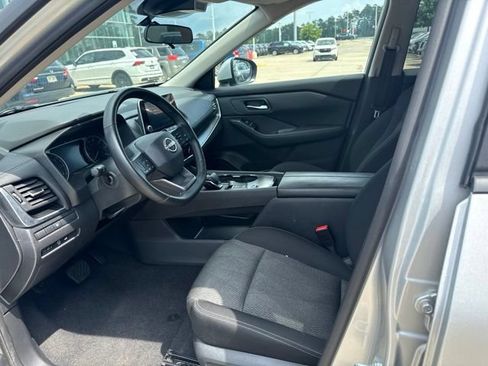 Used 2025 Nissan Rogue SV FWD image 9