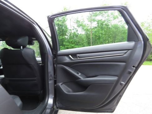 Used 2018 Honda Accord Sport image 15