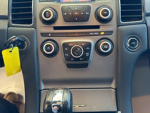 Used 2015 Ford Taurus SEL image 20