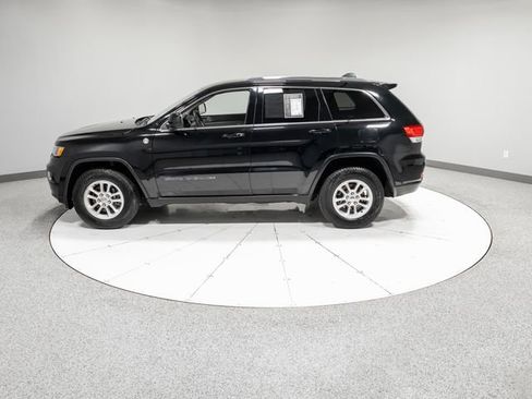 Used 2019 Jeep Grand Cherokee Laredo AWD/4WD image 34
