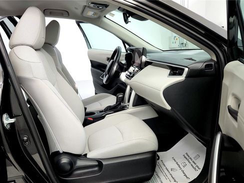 Used 2023 Toyota Corolla Cross LE image 17