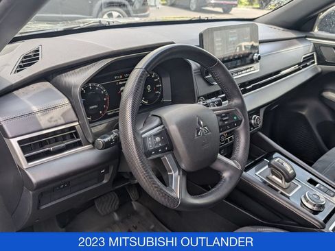 Used 2023 Mitsubishi Outlander SE AWD/4WD image 13