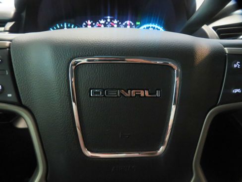 Used 2019 GMC Yukon XL Denali AWD/4WD image 38