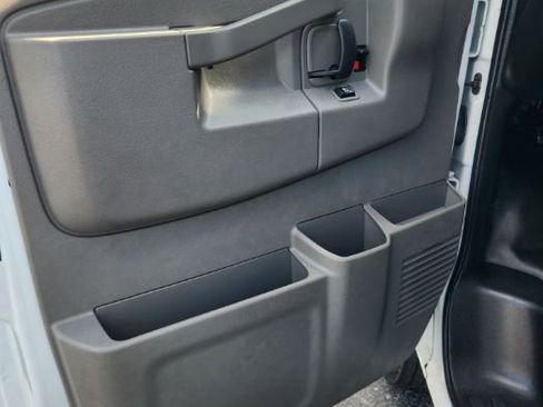 Used 2017 Chevrolet Express 2500 RWD image 20