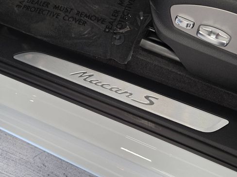Certified 2026 Porsche Macan S AWD/4WD image 17