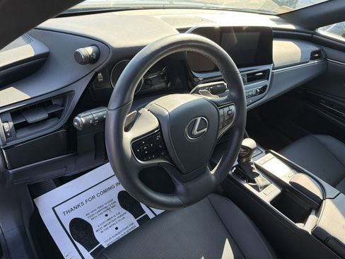 Used 2022 Lexus ES 300h w/ Premium Package image 16