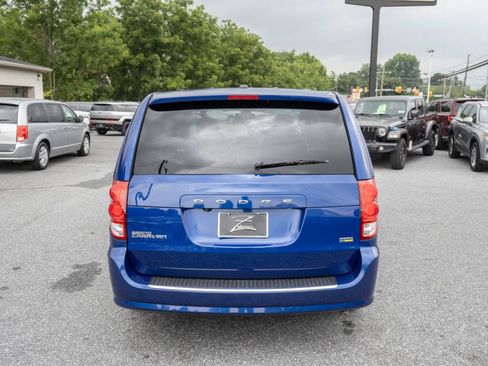 Used 2018 Dodge Grand Caravan SE w/ UConnect Hands-Free Group FWD image 9