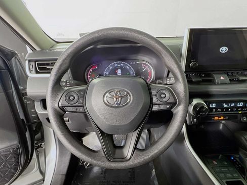 Used 2025 Toyota RAV4 XLE AWD/4WD image 11