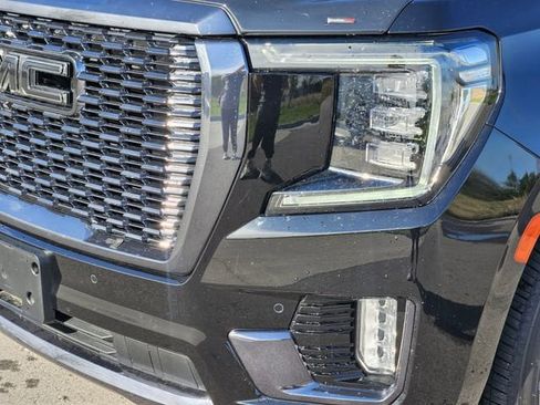 Used 2023 GMC Yukon XL Denali Ultimate AWD/4WD image 9
