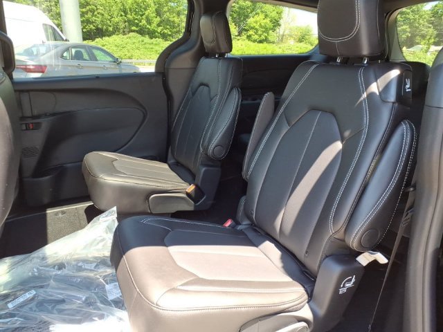 New 2027 Chrysler Pacifica Select AWD/4WD image 11
