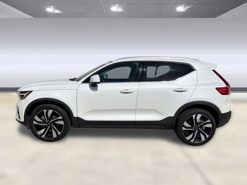 Certified 2023 Volvo XC40 B5 Plus w/ Protection Package Premier image 2