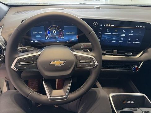 New 2026 Chevrolet Equinox LT w/ Convenience Package II FWD image 16