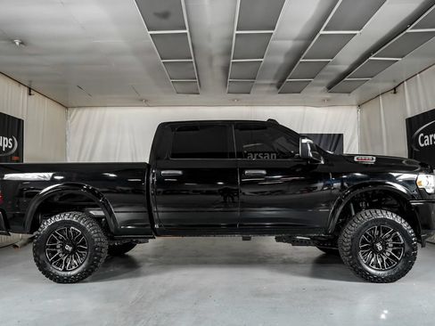 Used 2024 RAM 2500 Tradesman w/ Chrome Appearance Group AWD/4WD image 4