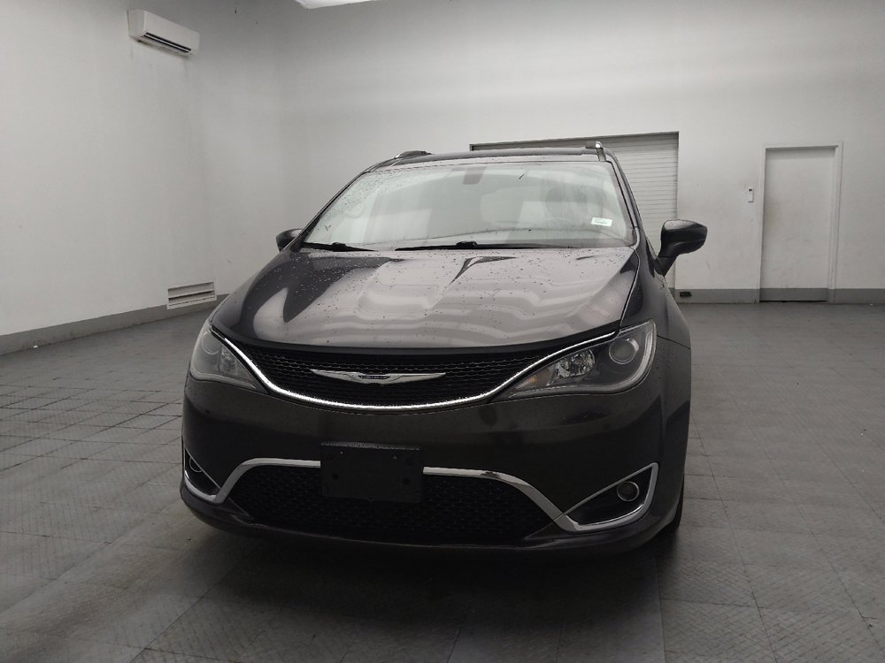 Used 2020 Chrysler Pacifica Touring-L FWD image 15