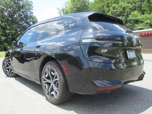 Used 2024 BMW iX xDrive50 w/ Sport Package AWD/4WD image 8
