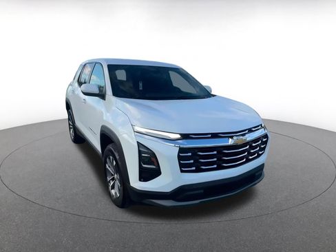 Used 2025 Chevrolet Equinox LT image 3