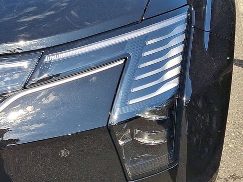 New 2027 Chrysler Pacifica Select FWD image 4