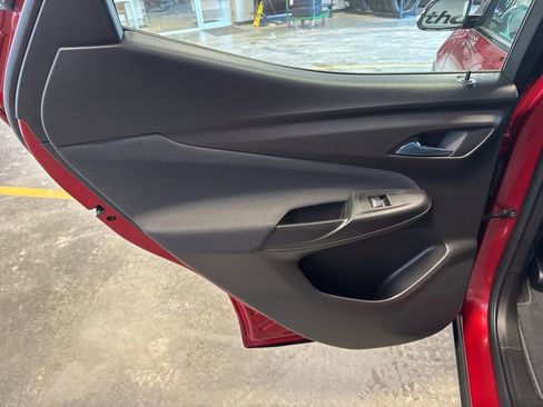 Used 2023 Chevrolet Bolt EUV LT w/ Comfort Package image 26