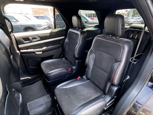 Used 2018 Ford Explorer XLT w/ Equipment Group 202A AWD/4WD image 25