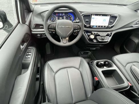 New 2026 Chrysler Pacifica Select w/ S Appearance Package image 8