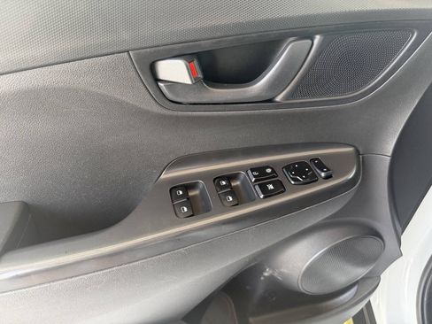 Used 2018 Hyundai Kona SE FWD image 23