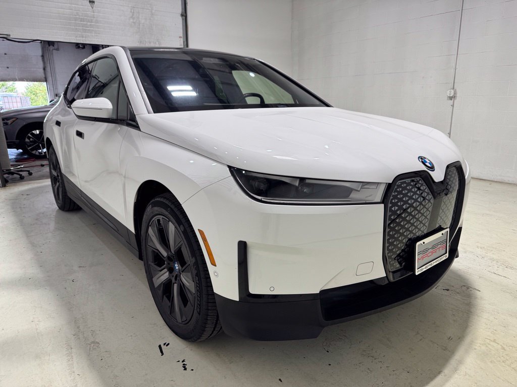 Used 2024 BMW iX xDrive50 w/ Premium Package AWD/4WD image 8