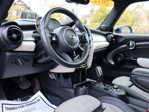 Used 2022 MINI Cooper SE w/ Driver Assistance Package image 9