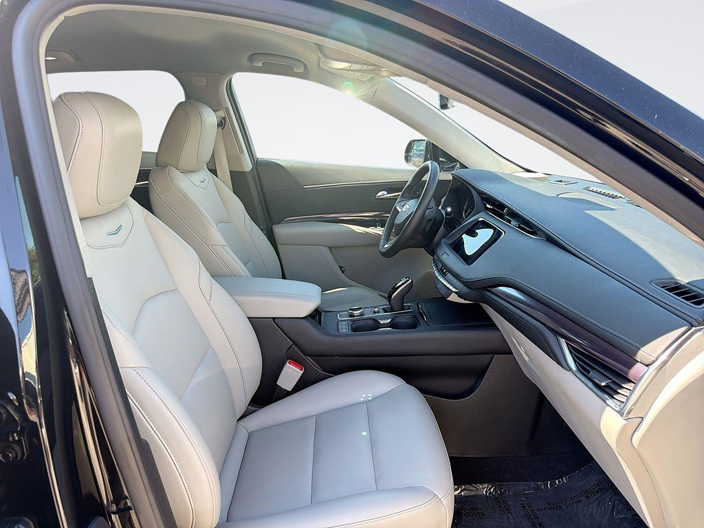Certified 2023 Cadillac XT4 Luxury FWD image 29