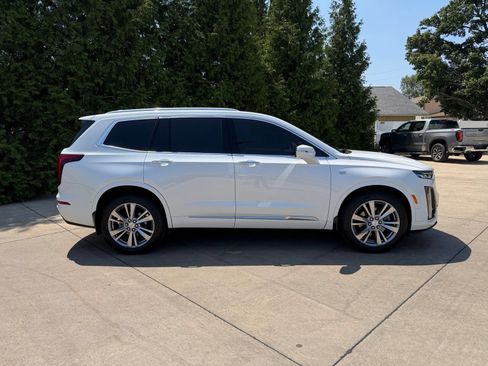 Used 2023 Cadillac XT6 Premium Luxury w/ Technology Package AWD/4WD image 32