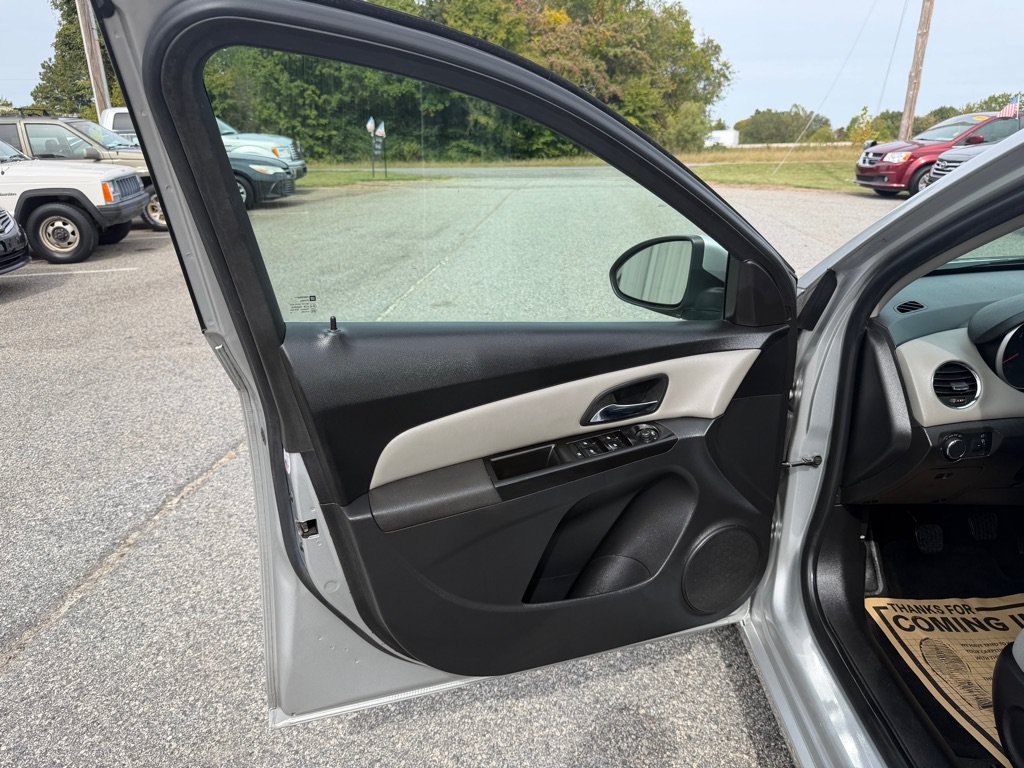 Used 2014 Chevrolet Cruze Eco FWD image 9