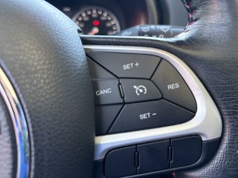 Used 2018 Jeep Renegade Trailhawk image 18