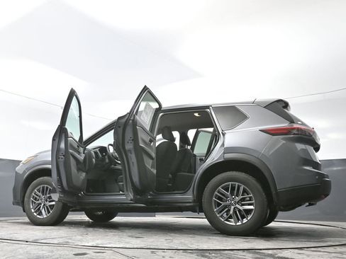 Used 2024 Nissan Rogue S image 76