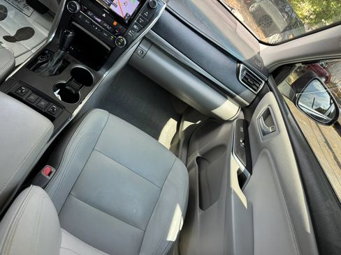 Used 2016 Toyota Camry XLE w/ Moonroof Package FWD image 12