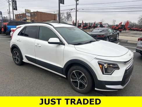 Certified 2023 Kia Niro LX image 1