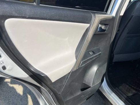 Used 2015 Toyota RAV4 Limited FWD image 31