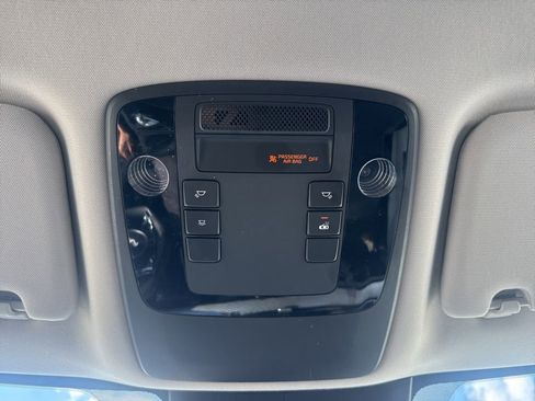 Used 2024 Kia Carnival LX FWD image 12