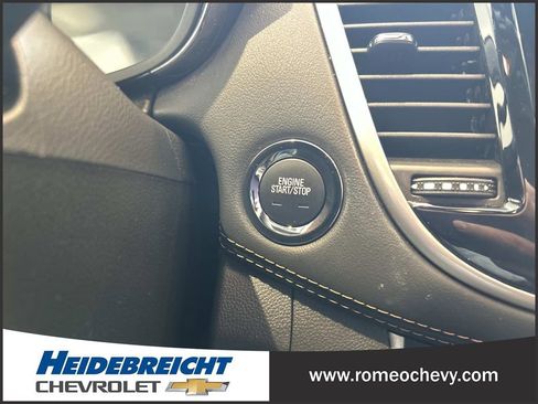 Used 2022 Chevrolet Trax LT w/ LT Convenience Package image 23