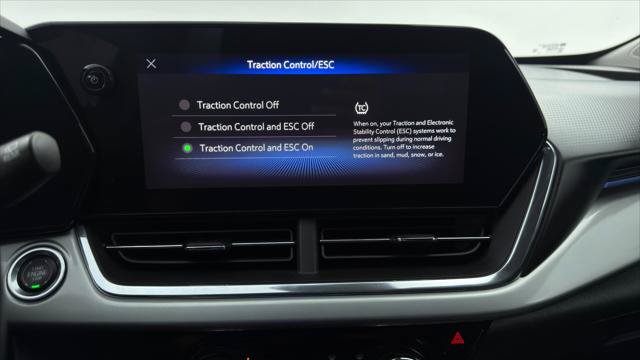 Used 2025 Chevrolet Trax LT w/ LT Convenience Package FWD image 31