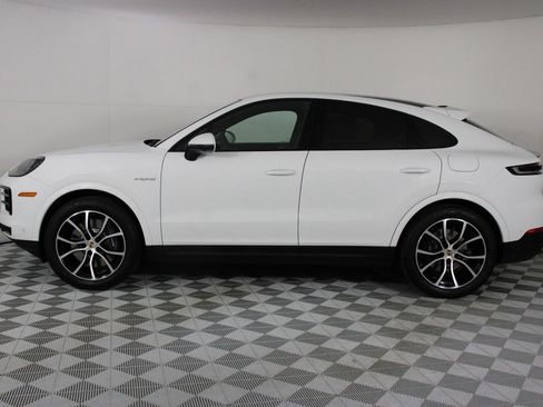 Certified 2025 Porsche Cayenne E-Hybrid Coupe AWD/4WD image 2