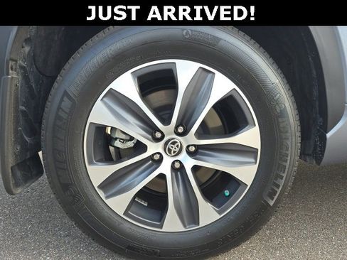 Used 2024 Toyota Highlander XLE image 6