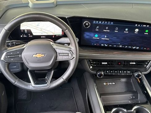 Used 2025 Chevrolet Suburban Premier image 14