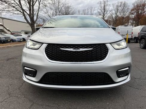 New 2026 Chrysler Pacifica Select image 2